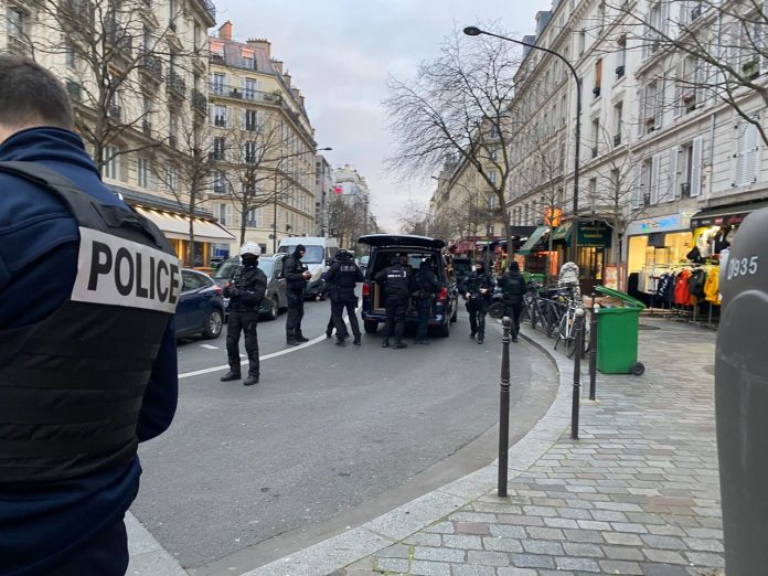 Deux femmes prises en otage à Paris Prise-otage-paris-magasin-commerce-12eme-aligre-capitale-police-bri-raddad-situation-quartier-boucle-2-696x522