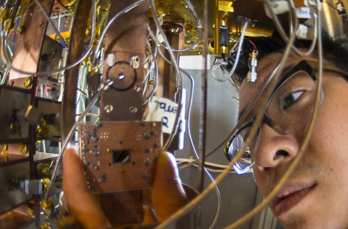 IBM AND GLOBALFOUNDRIES SIGN AGREEMENT
